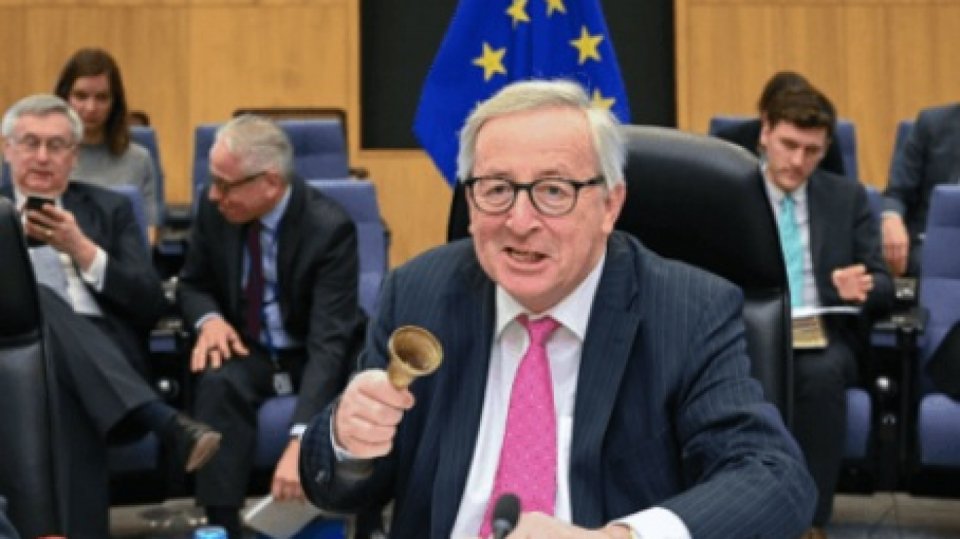 Jean Claude Juncker se zvonkem